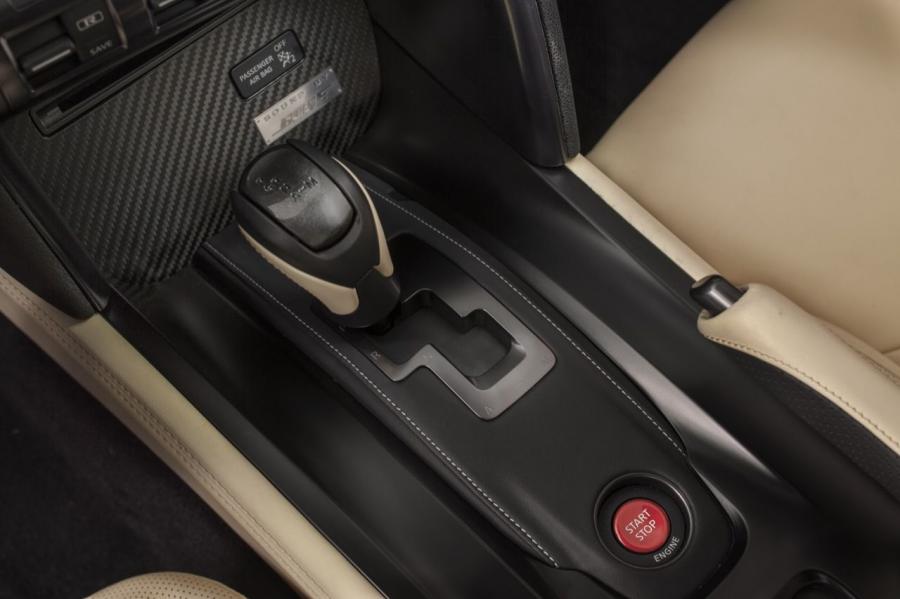  Nissan GT-R 2015 года  (фото 17 из 56)